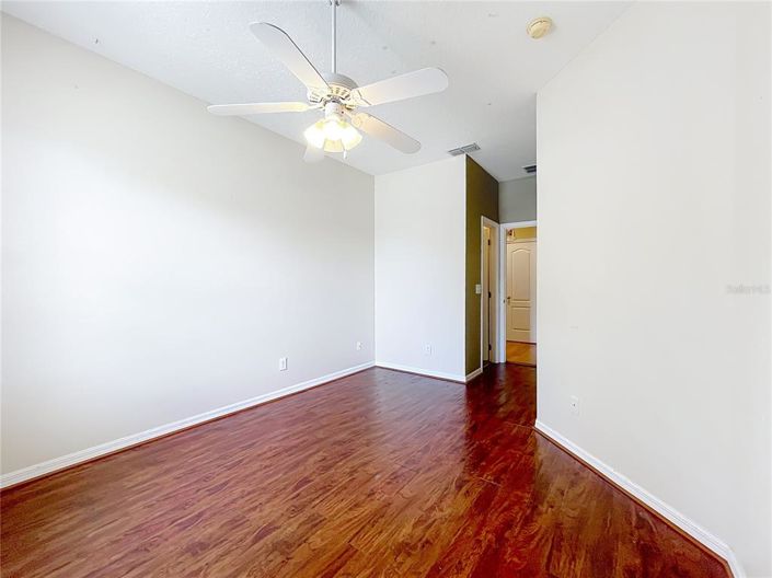 Image No.25-4 Bed House for sale