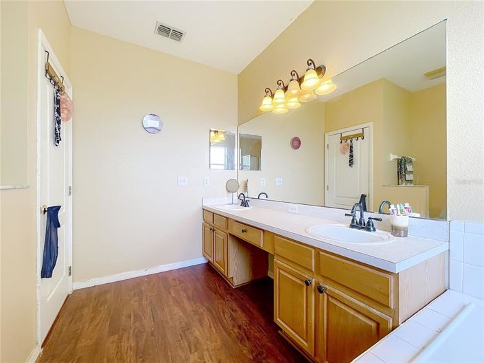 Image No.44-4 Bed House for sale