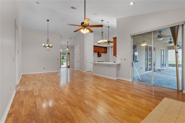 Image No.18-4 Bed House for sale