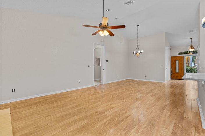 Image No.19-4 Bed House for sale