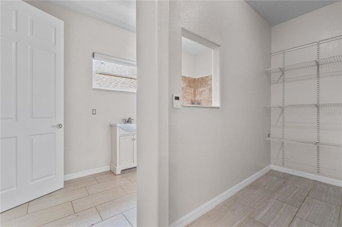 Image No.21-4 Bed House for sale