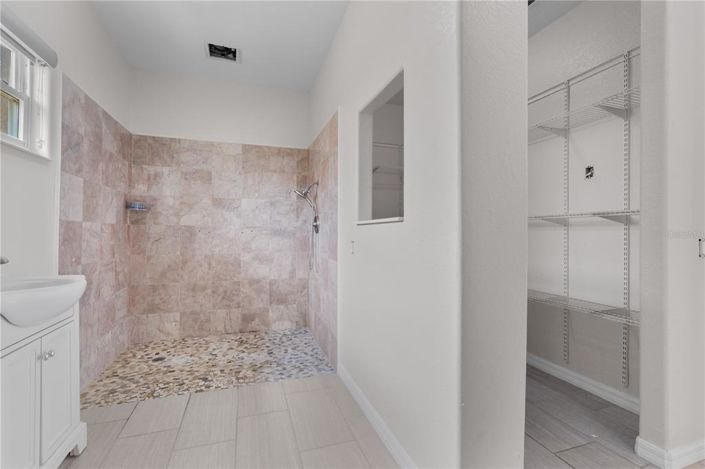 Image No.22-4 Bed House for sale