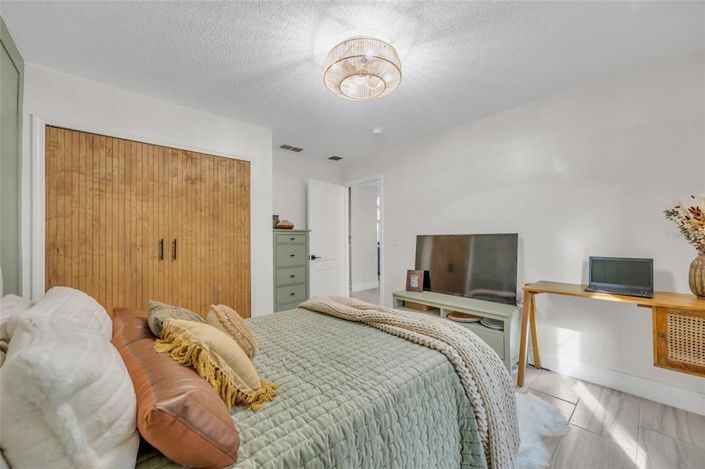 Image No.20-5 Bed House for sale