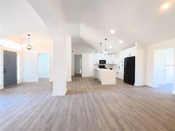 Image No.10-3 Bed House for sale