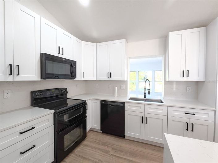 Image No.11-3 Bed House for sale