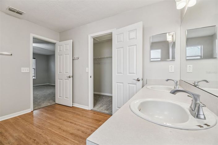 Image No.35-5 Bed House for sale