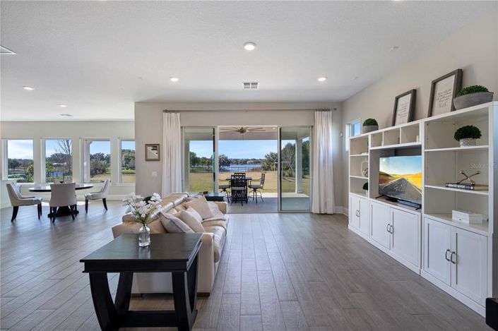 Image No.6-5 Bed House for sale