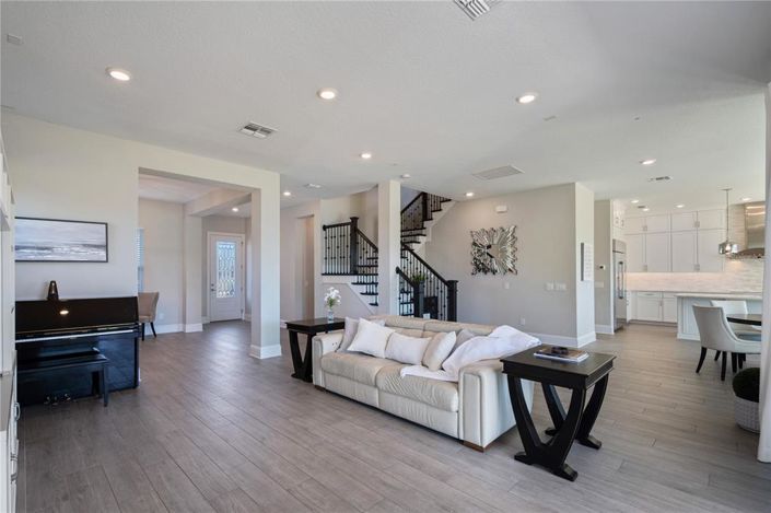 Image No.8-5 Bed House for sale