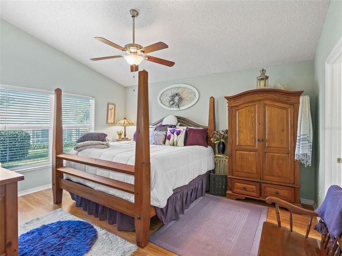 Image No.12-2 Bed House for sale