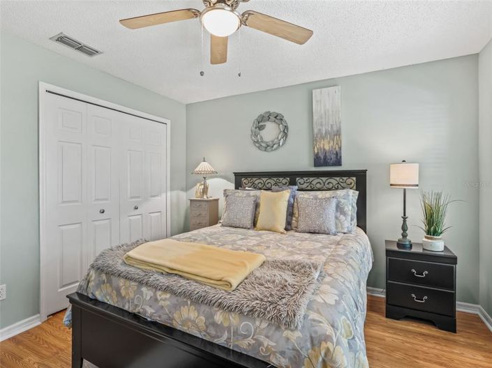 Image No.18-2 Bed House for sale