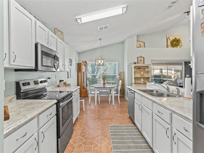 Image No.8-2 Bed House for sale