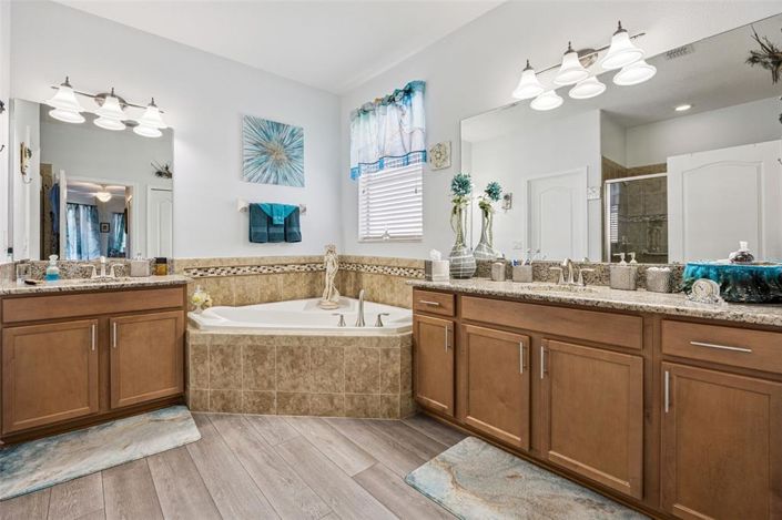 Image No.11-3 Bed House for sale