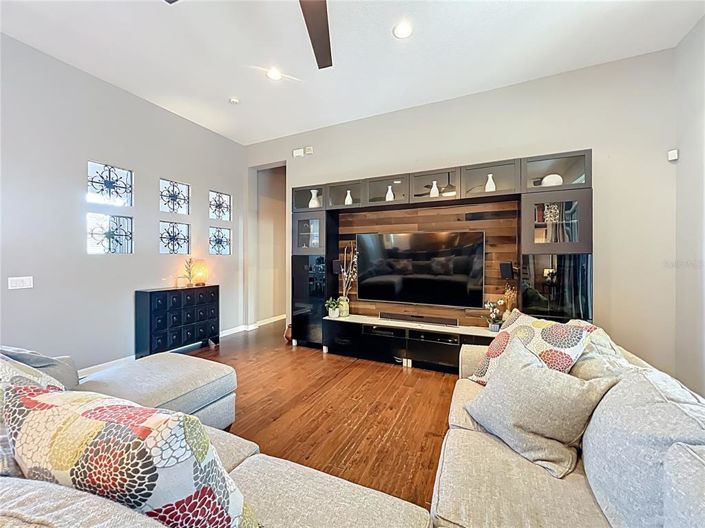 Image No.12-4 Bed House for sale