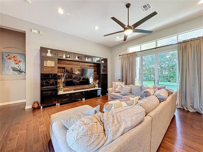 Image No.13-4 Bed House for sale