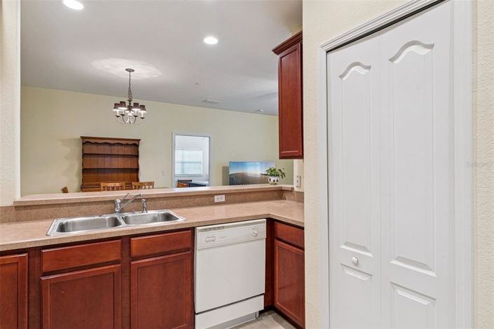 Image No.10-3 Bed Townhouse for sale