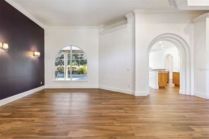 Image No.15-4 Bed House for sale