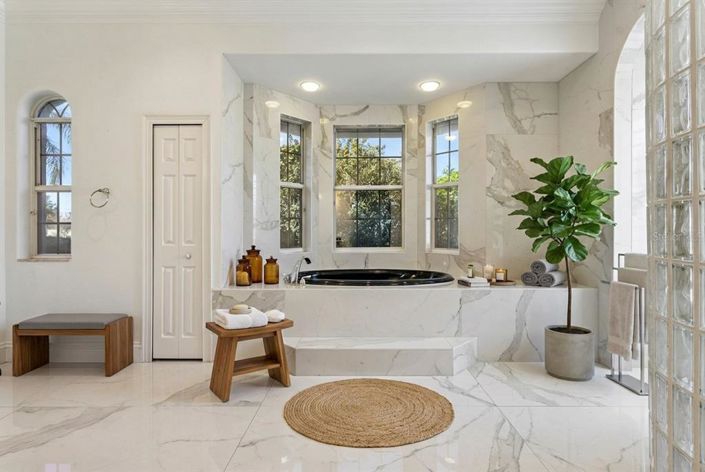 Image No.17-4 Bed House for sale