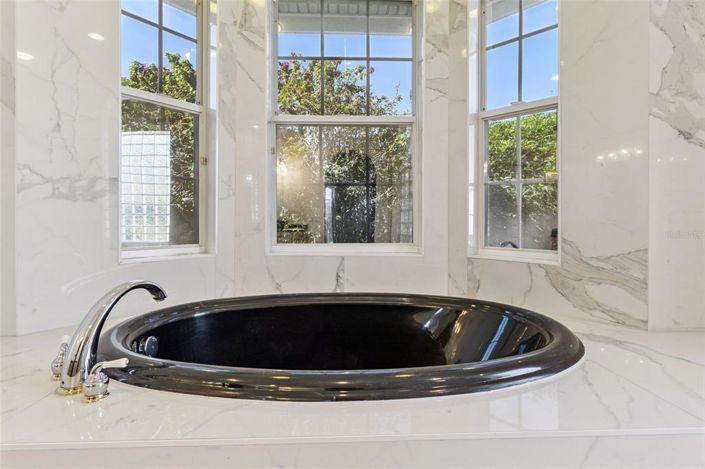 Image No.22-4 Bed House for sale