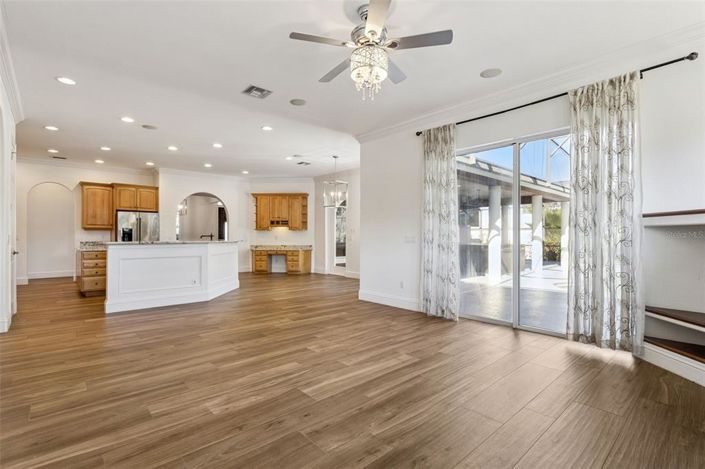 Image No.30-4 Bed House for sale