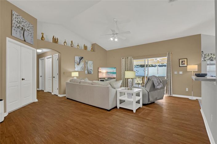 Image No.6-3 Bed House for sale