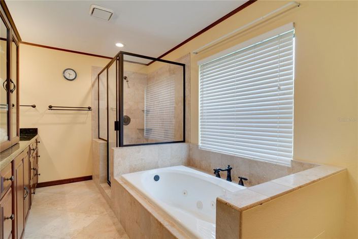 Image No.18-4 Bed House for sale