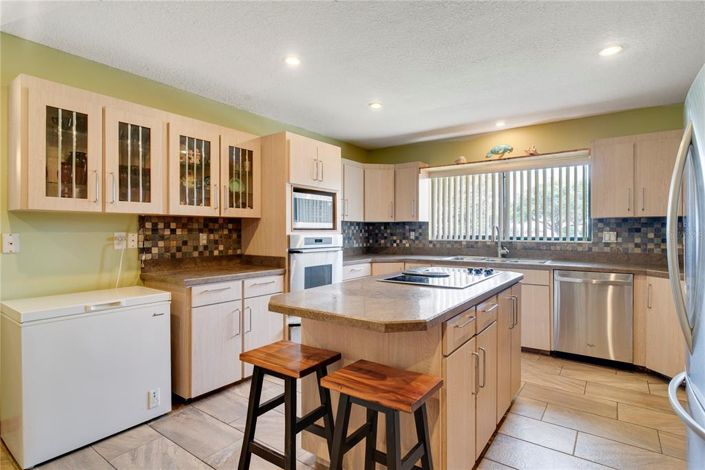 Image No.8-4 Bed House for sale