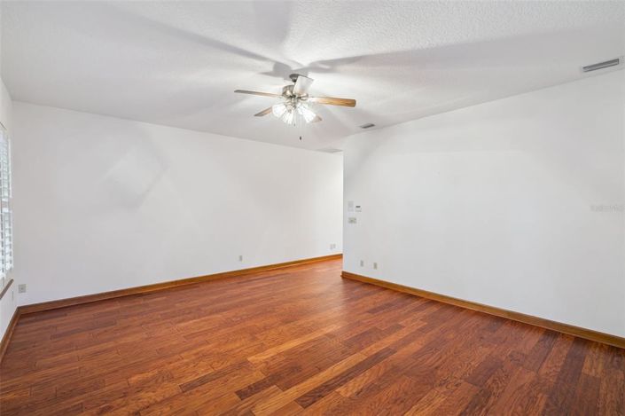 Image No.16-3 Bed House for sale