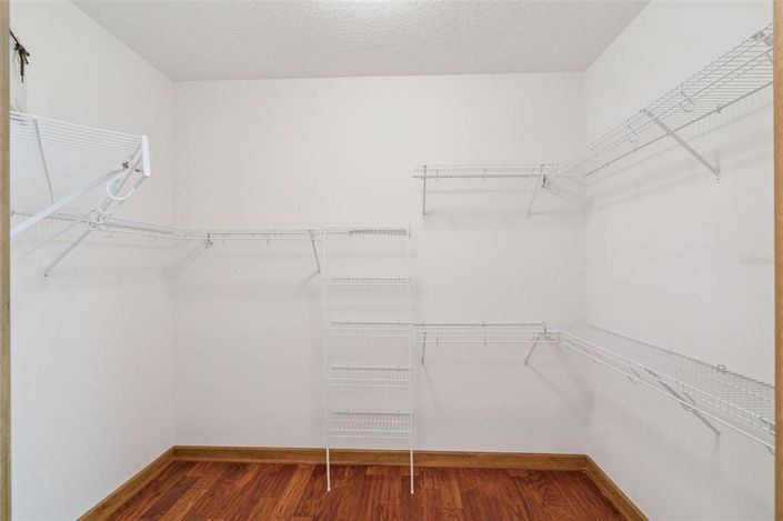 Image No.17-3 Bed House for sale