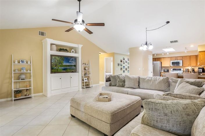 Image No.3-2 Bed Townhouse for sale