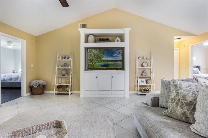 Image No.4-2 Bed Townhouse for sale