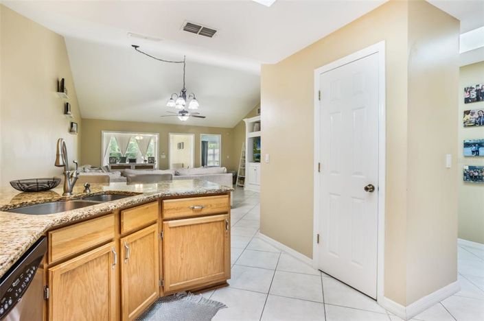 Image No.9-2 Bed Townhouse for sale