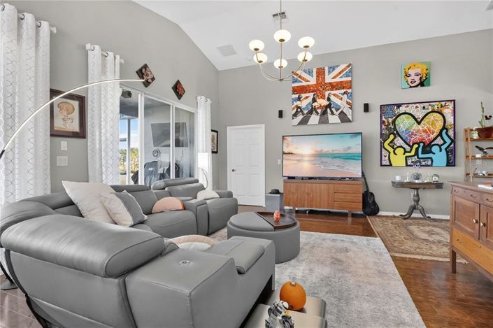 Image No.10-2 Bed House for sale