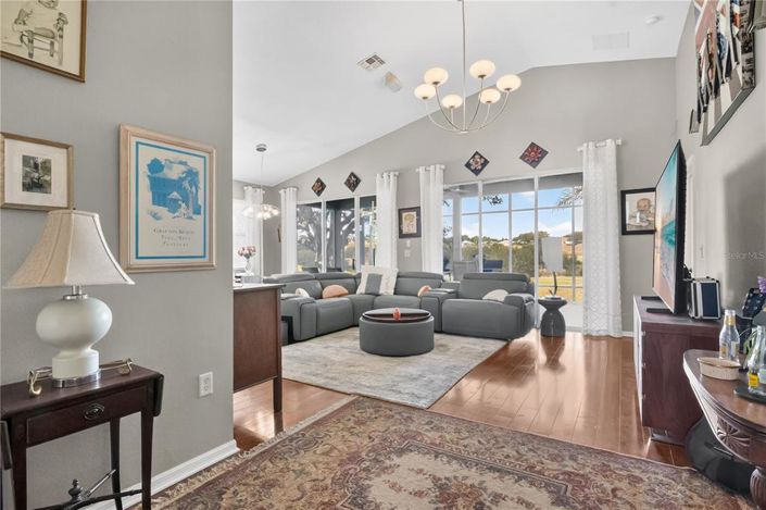 Image No.8-2 Bed House for sale