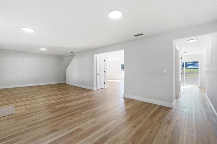 Image No.6-5 Bed House for sale