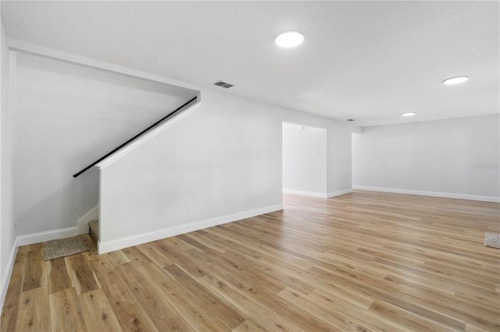 Image No.7-5 Bed House for sale