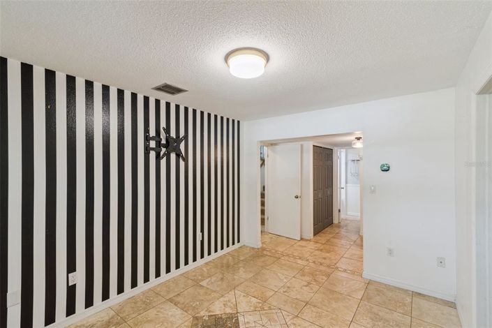 Image No.11-3 Bed House for sale