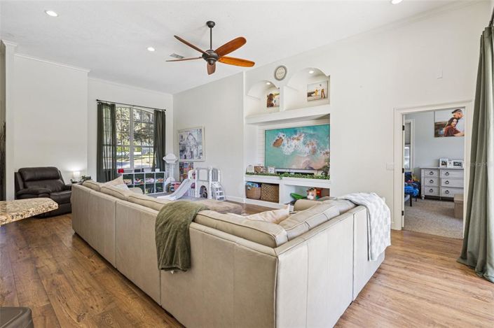 Image No.10-4 Bed House for sale