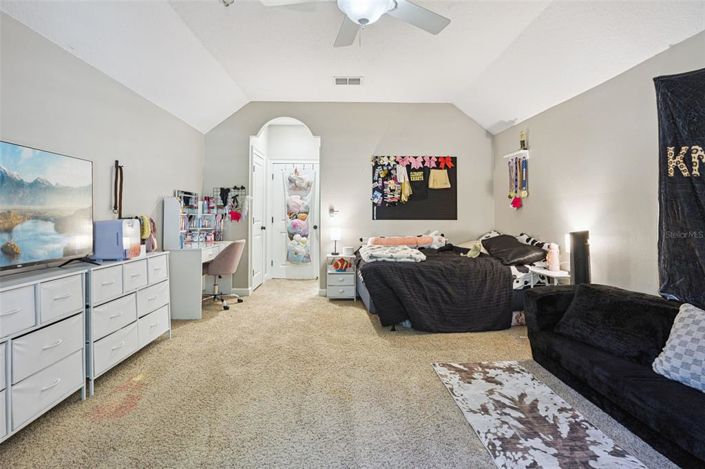 Image No.18-4 Bed House for sale