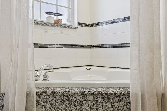 Image No.27-4 Bed House for sale