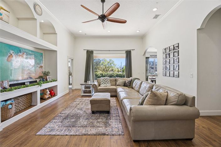 Image No.8-4 Bed House for sale