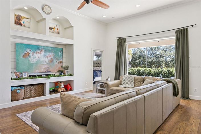 Image No.9-4 Bed House for sale