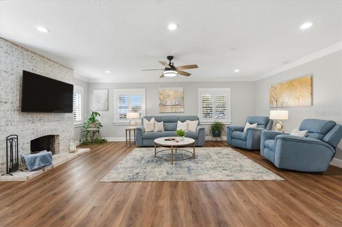 Image No.17-5 Bed House for sale