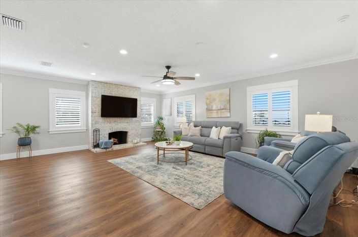 Image No.18-5 Bed House for sale