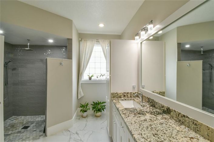 Image No.10-3 Bed House for sale