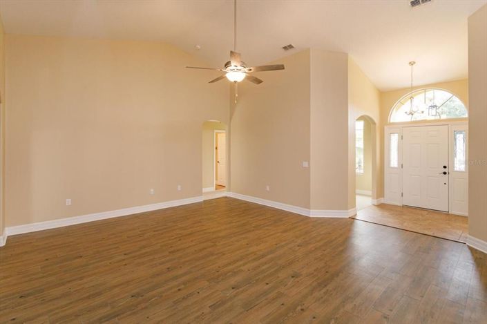 Image No.12-4 Bed House for sale