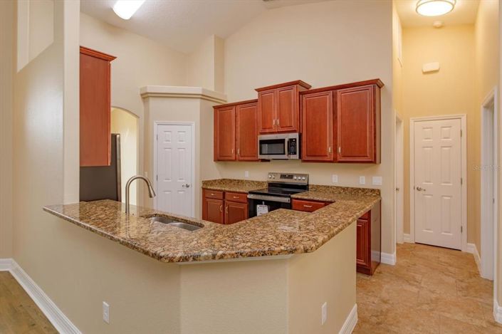 Image No.13-4 Bed House for sale