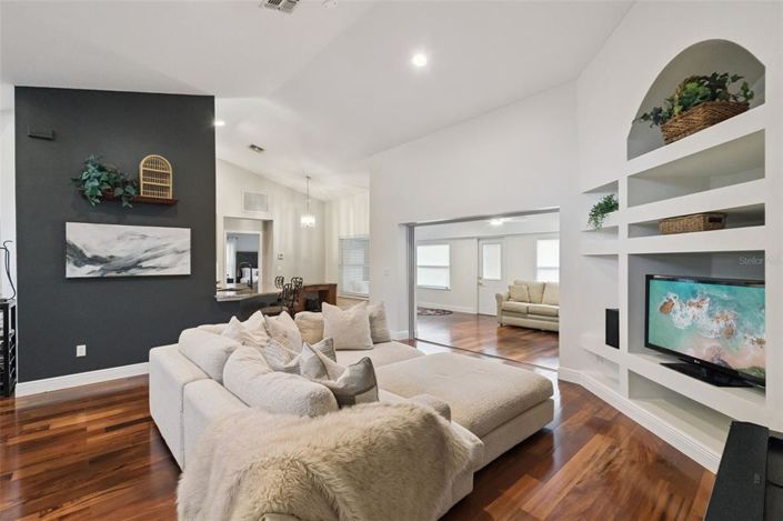 Image No.13-3 Bed House for sale