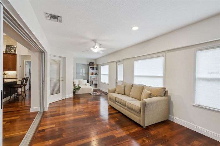 Image No.35-3 Bed House for sale