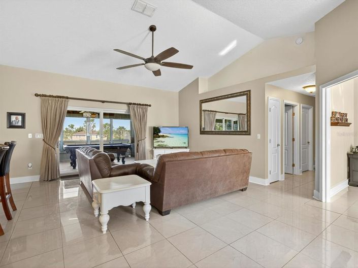 Image No.18-3 Bed House for sale