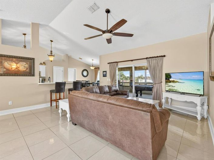 Image No.19-3 Bed House for sale